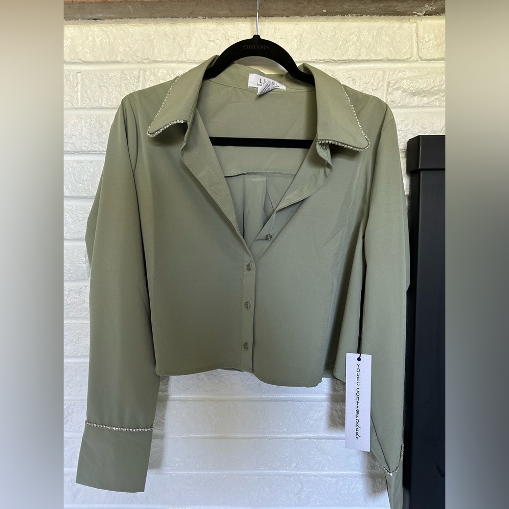L.i.f.e green button up Top